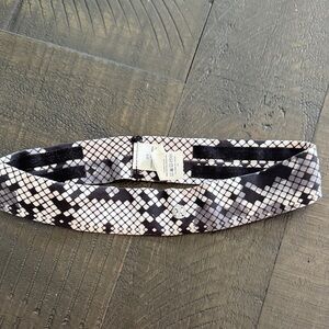 Lululemon NEW Black and White Geometric Headband